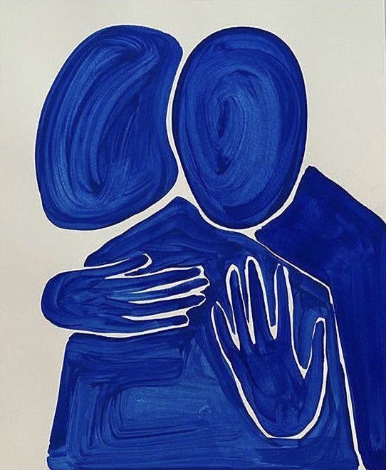 Couple enlacé peint en bleu
